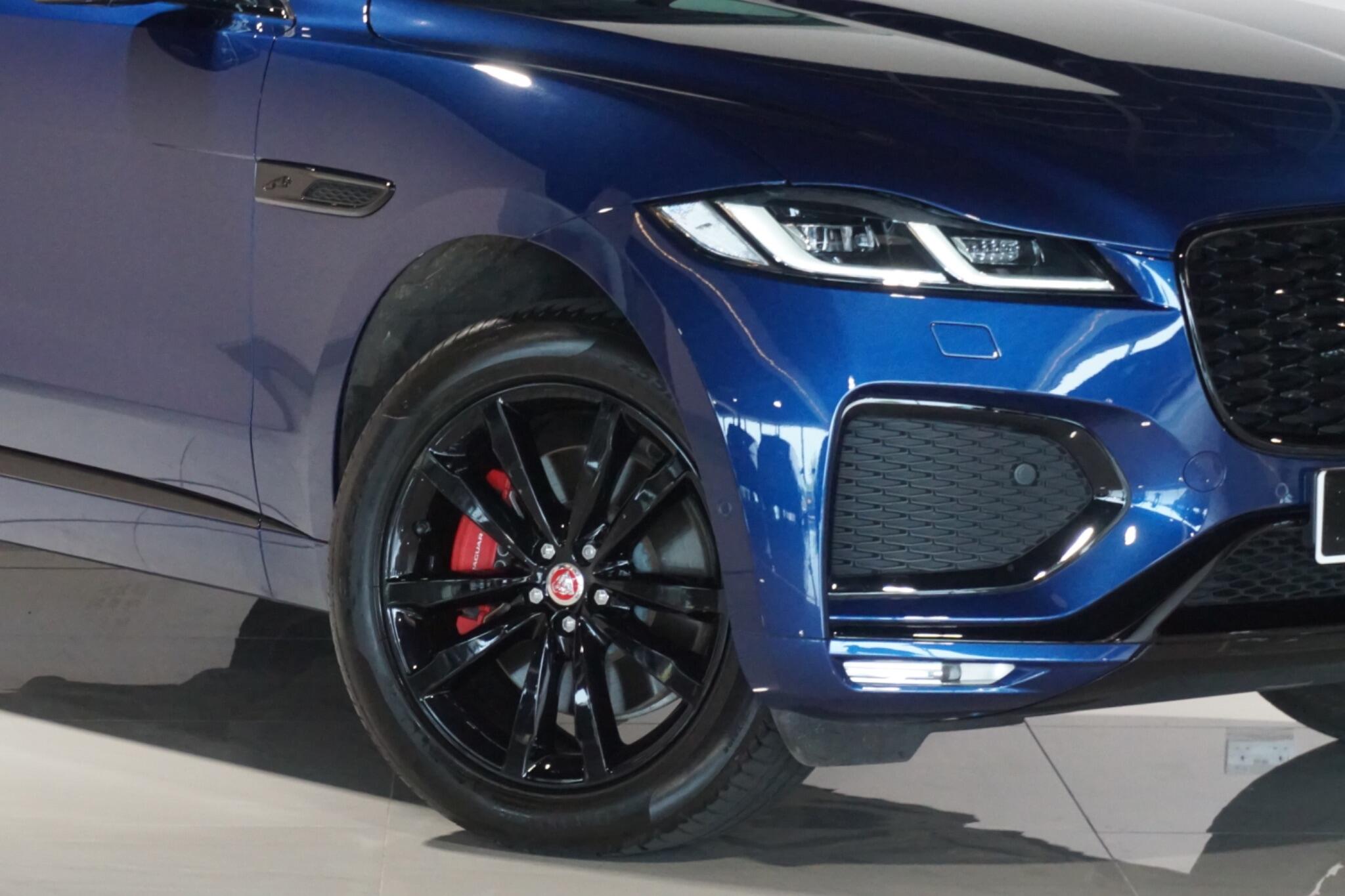 Jaguar F-PACE 3.0 D300 MHEV R-Dynamic SE SUV 5dr Diesel Auto AWD Euro 6 (s/s) (300 ps)